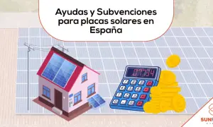 Calculadora y monedas junto a casa con placas solares, ilustrando cuando se cobran las subvenciones de las placas solares en España.