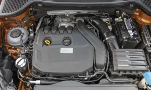 Silnik 1.5 TSI, widok komory silnika. Wiele osób szuka **1.5 TSI opinie** przed zakupem.