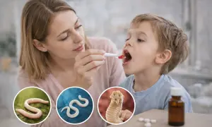 Mama podaje dziecku lek, by zapobiec odrobaczaniu dzieci. W kółkach widać różne rodzaje pasożytów.