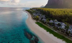 Rajskie plaże i luksusowe wille na Mauritiusie. Marzysz o lotach na Mauritius? Ten widok zapiera dech w piersiach!