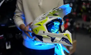 Kask enduro: Jak wybrać bezpieczny i komfortowy model? Poradnik