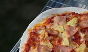 Skąd pochodzi pizza hawajska i dlaczego nie jest z Hawajów?