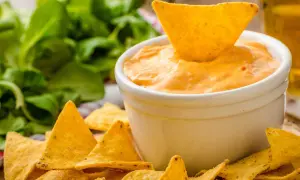 ¿Quieres la salsa cheddar para nachos perfecta? ¡Cremosa y sin grumos!