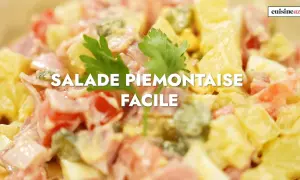 Une salade piémontaise facile et savoureuse, garnie de persil frais. La vraie recette pour un délice estival.