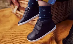 Ciemne, wysokie buty na rzepy, rozmiar 20, idealne na jesienne przygody.