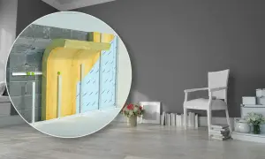 Dettaglio tecnico di un sistema di isolamento acustico per pavimenti, con strati di lana minerale e pannelli isolanti.