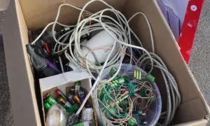 Gdzie wyrzucić kabel od ładowarki, aby nie zaszkodzić środowisku?
