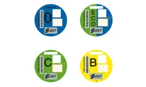 Pegatinas DGT: 0, ECO, C, B. Es obligatorio llevar la pegatina medioambiental para circular en zonas de bajas emisiones.