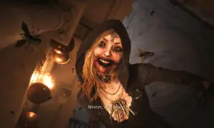 Przerażająca postać z Resident Evil Village, otoczona przez owady, z krwią na ustach. Czas gry w tej grze jest pełen takich scen.