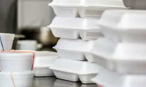 Gdzie wyrzucić styropian z opakowań, aby uniknąć problemów z recyklingiem?