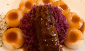 Gdzie zjeść rolady śląskie w Katowicach? Odkryj najlepsze miejsca