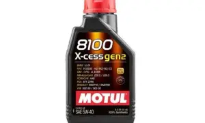 Butelka oleju silnikowego Motul 8100 X-cess gen2 SAE 5W-40.