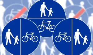 Znaki drogowe: ścieżka pieszo rowerowa, oddzielna dla pieszych i rowerzystów, oraz wspólna.