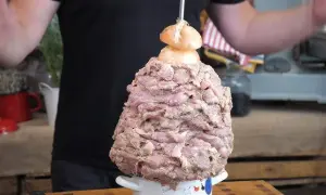 Domowy kebab: przepis na idealne mięso jak z budki (bez rożna)