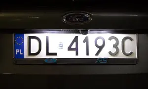 Oświetlenie tablicy rejestracyjnej Ford Focus RS. Szukasz informacji, jakie żarówki do oświetlenia tablicy rejestracyjnej będą najlepsze?