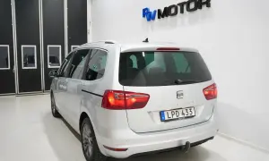 Silver Seat Alhambra, en familjebil som kan lösa många transportproblem. Registreringsskylt LPD 433.