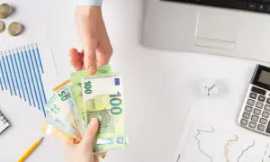 Kto płaci podatek od pożyczki? Uniknij kary 20%!