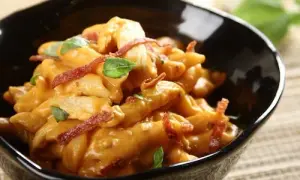 Pyszne penne z kurczakiem i pomidorami - prosty przepis krok po kroku