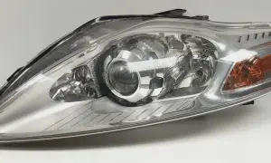 Reflektor do Ford Mondeo MK4, gotowy do montażu. W zestawie żarówki.