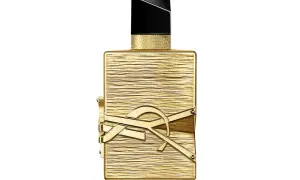 Złoty flakon perfum Libre 100ml z czarną nakrętką i złotym logo YSL.