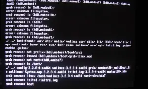Pantalla de texto con comandos de GRUB en modo de rescate, intentando solucionar un problema de arranque.