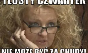 Kobieta z kręconymi włosami i okularami mówi: "Tłusty Czwartek nie może być za chudy!".