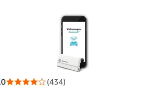 Il data plug VW Volkswagen Connect® si collega al tuo smartphone per monitorare la tua auto.