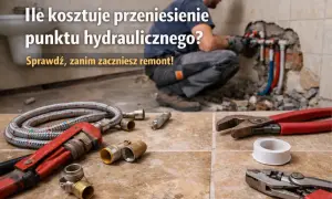 Hydraulik w trakcie pracy przy instalacji wodnej, narzędzia i materiały na pierwszym planie.