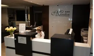 Hotel dla niepełnoletnich: Jak zarezerwować i uniknąć odmowy?