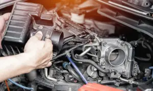 Czy diesel ma przepustnicę? Odkryj kluczowe różnice w silnikach