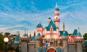 Gdzie jest Disneyland? Odkryj 6 parków i zaplanuj podróż do Paryża!