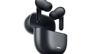 Auriculares negros Redmi Buds 8 Lite, con su estuche de carga abierto.