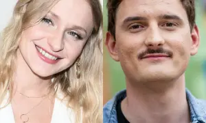 Uśmiechnięta blondynka i mężczyzna z wąsikiem. Czy to Kaśka Sochacka i jej partner?