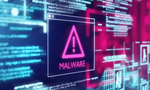 Ostrzeżenie o złośliwym oprogramowaniu (malware) na tle kodu. Różne rodzaje wirusów komputerowych mogą stanowić zagrożenie.