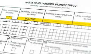 Karta rejestracyjna bezrobotnego z zaznaczonym "TAK" w pytaniu, czy zasiłek dla bezrobotnych wlicza się do stażu pracy.