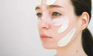 Jaki peeling do cery naczynkowej? Wybierz bezpieczne metody i składniki