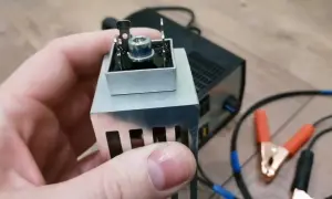 Napięcie transformatora do prostownika 12V/24V: Oblicz i uniknij błędów