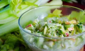 Jak przygotować surówkę z selera jak w restauracji, która zachwyci smakiem
