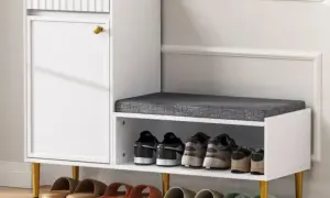 Mueble blanco moderno con banco y estantes para organizar zapatos. Ideal para saber como hacer un zapatero funcional y con estilo.