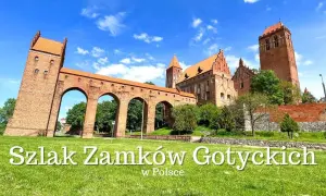 Potężne zamki krzyżackie w Polsce, w tym imponujący zamek z arkadami i wieżami, na tle błękitnego nieba.