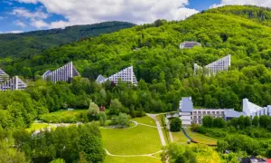 Architektoniczne perełki w otoczeniu zieleni. Ustroń i okolice co zwiedzić? To miejsce zachwyca!