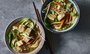 Jak zrobić ramen wegetariański w 30 minut – pyszny i zdrowy przepis