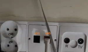 Jak podłączyć internet przez kabel do laptopa - proste kroki i porady