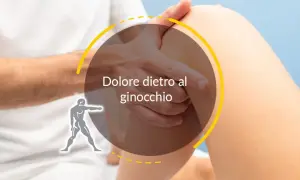 Dolore dietro al ginocchio: un fisioterapista esamina la gamba di un paziente.