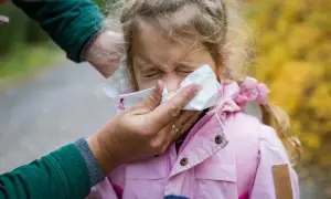 Katar u dziecka: Skuteczne leczenie w domu i kiedy do lekarza?