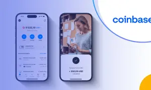 Dwa smartfony pokazujące aplikację Coinbase z transakcjami kryptowalutowymi i logo Coinbase.