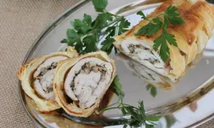 Pyszna rolada z kurczaka w cieście francuskim - sprawdzony przepis krok po kroku