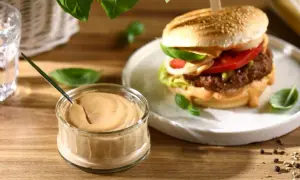 Sos do hamburgerów: Zrób to sam! 7 przepisów na idealny smak