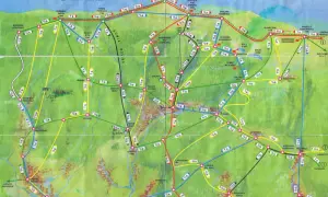 Karpacz jakie to góry? Mapa szlaków turystycznych Karkonoszy pokazuje malownicze trasy wokół Karpacza, prowadzące przez szczyty, doliny i schroniska.