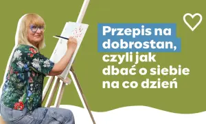 Kobieta maluje, szukając przepisu na dobrostan. Dbanie o siebie na co dzień to sztuka.